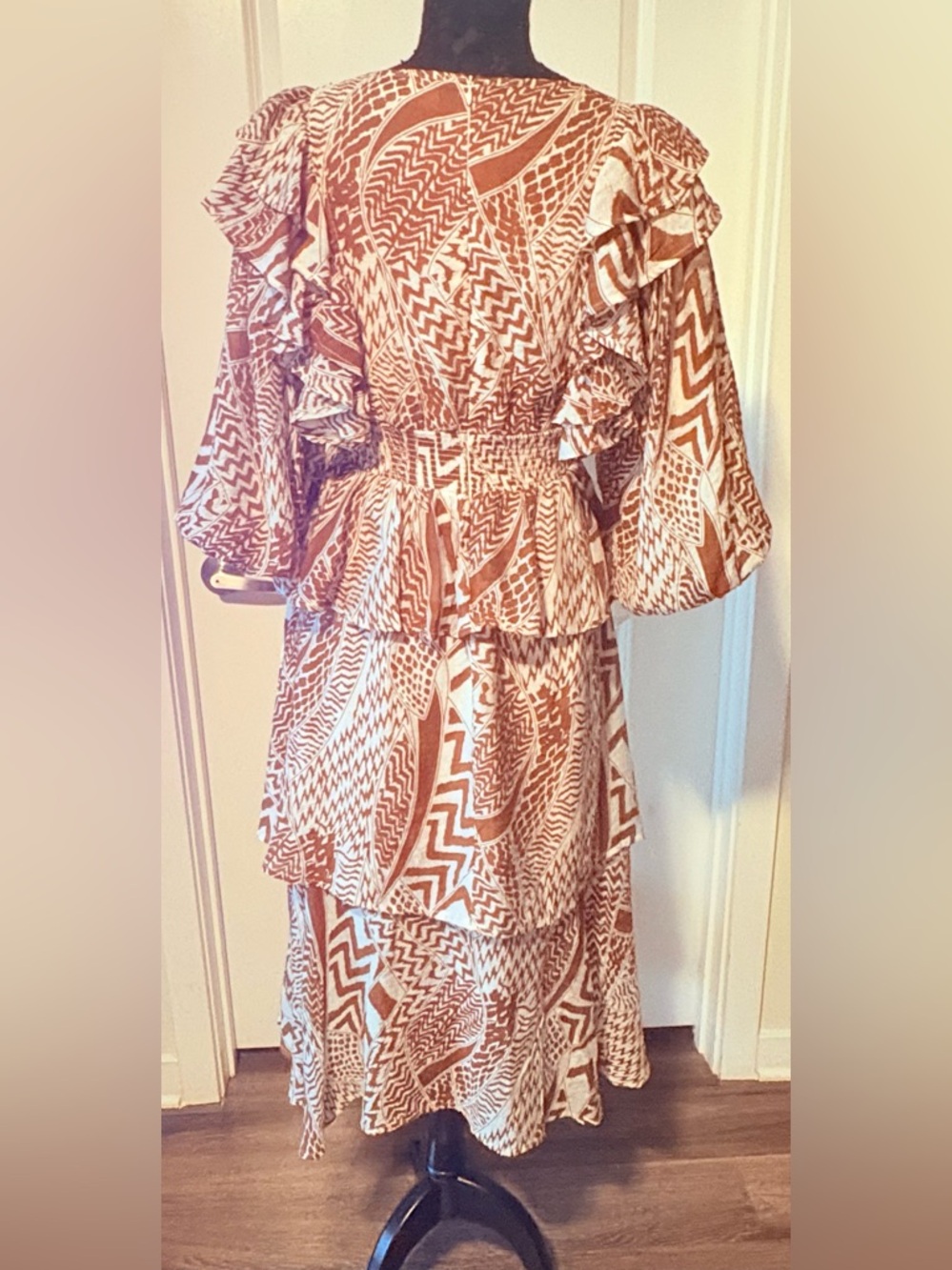 Karlie GEOMETRIC TRIBAL VNECK RUFFLE BROWN AND CREAM MIDI DRESS Size Small - Picture 2 of 12